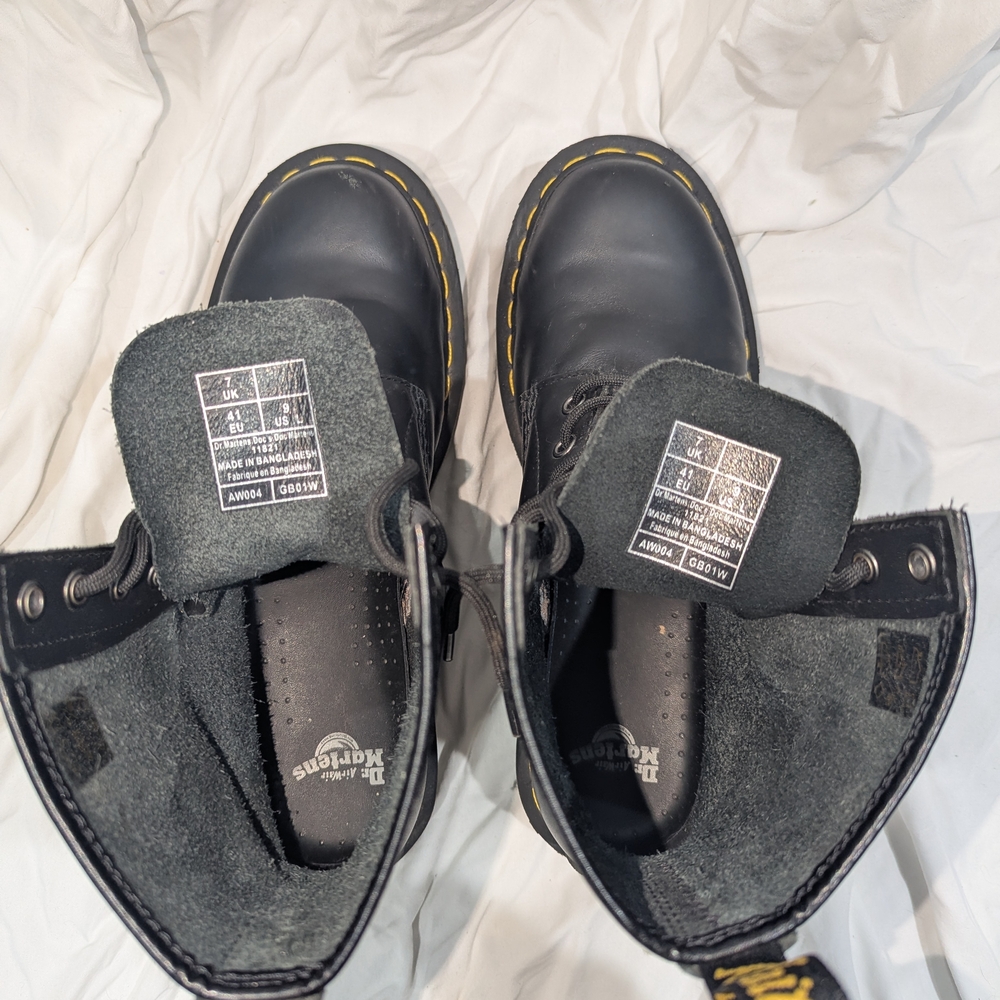 Dr. Martens 11821 Black Leather Lace-Up Boots - Picture 6 of 6